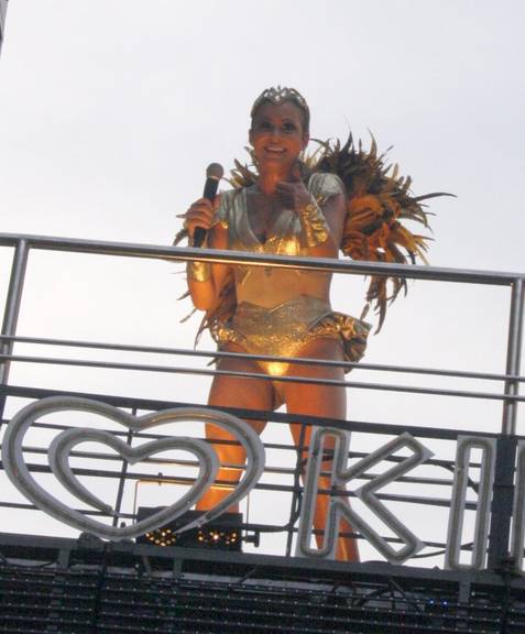 Alinne Rosa solta as feras em Salvador
