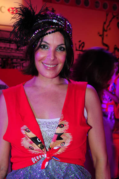 Carolina Ferraz: look retrô para desfiles