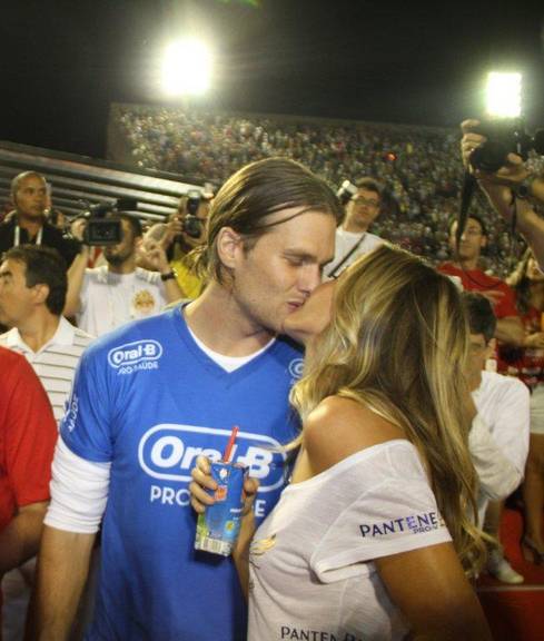 Romance de Gisele no Camarote CARAS