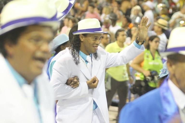 Ronaldinho: brilho duplo na Sapucaí