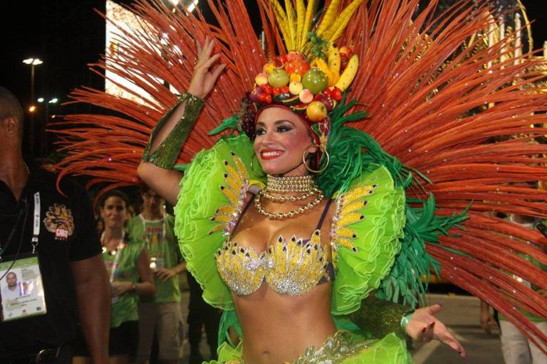 Suzana Pires se transforma no Camarote CARAS
