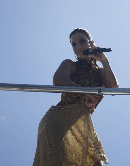 Ivete Sangalo sacode Salvador