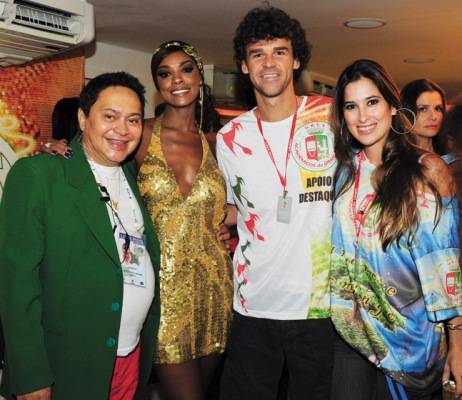 Glaycon, Chris, Guga e Mariana prestigiam escola