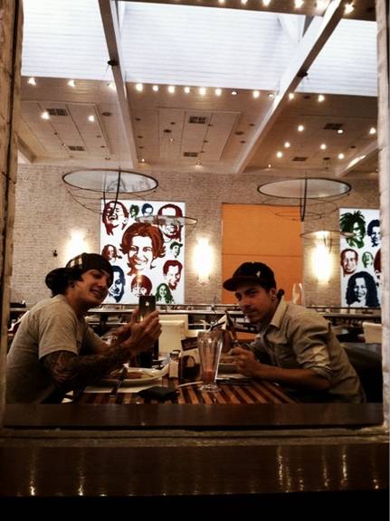 FOTO: Gee e Di Ferrero almoçam juntos
