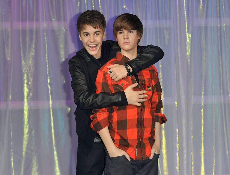 FOTO: Justin Bieber e estátua de cera