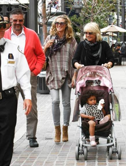 FOTO: Heidi Klum passeia com a família