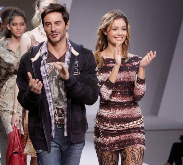 Charlotte e Tozzi na passarela da moda