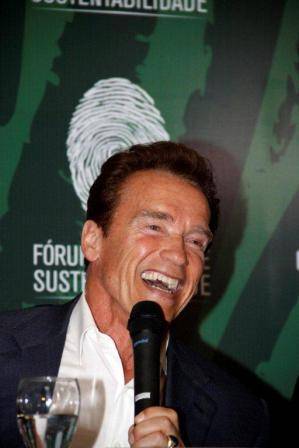 Schwarzenegger vai hospedar Will e Kate