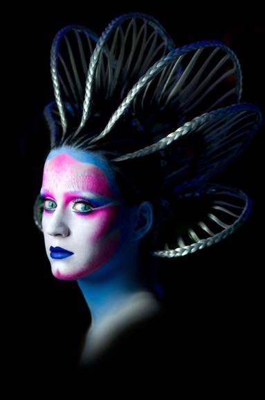 Katy Perry se irrita com excesso de make