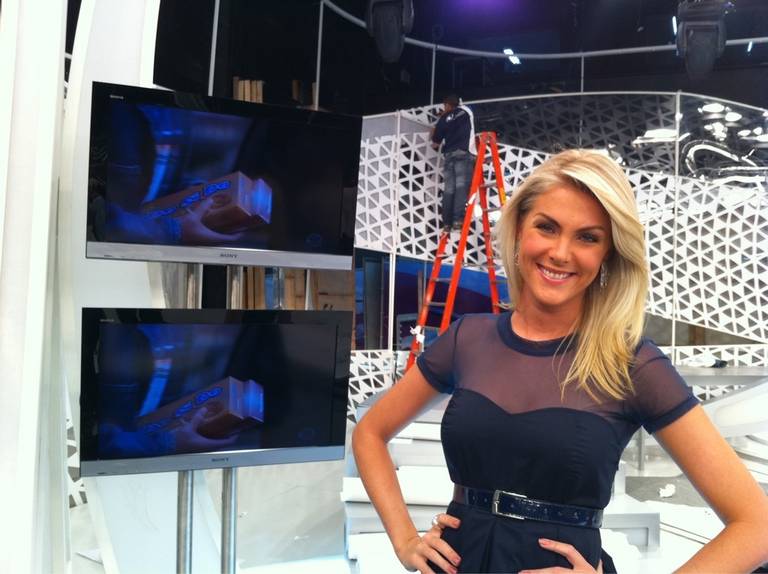 Ana Hickmann grava quadro em Nova York