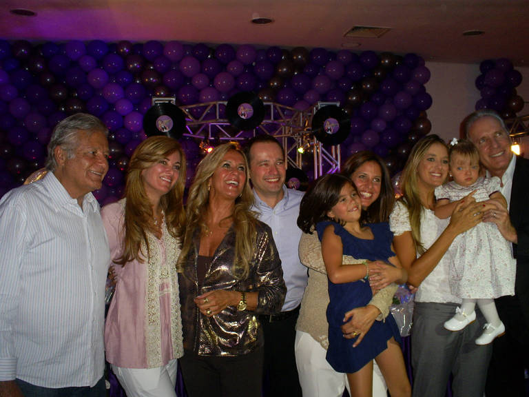 Helô Pinheiro festeja aniversário da neta
