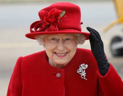 Rainha recebe os pais de Kate Middleton