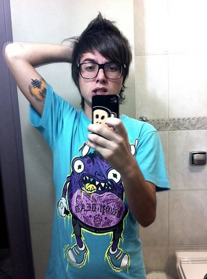Pe Lanza divulga foto do novo cabelo