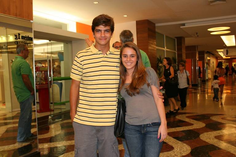 FOTO: Ator de Malhação com a namorada