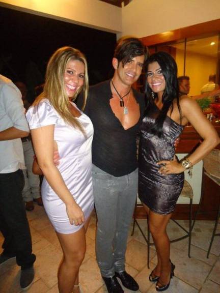 FOTO: Dr. Rey oferece festa no Rio