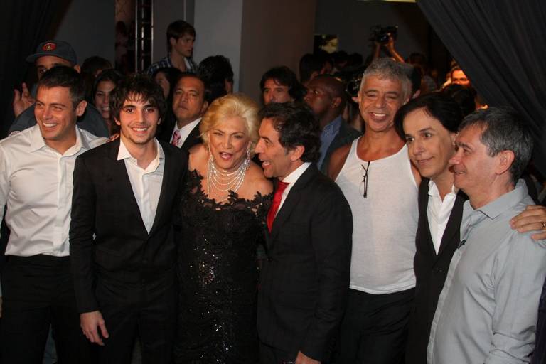 Famosos prestigiam Ricardo Almeida