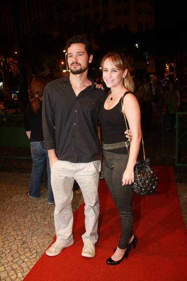 Fernanda Nobre e Gabriel festejam Caio