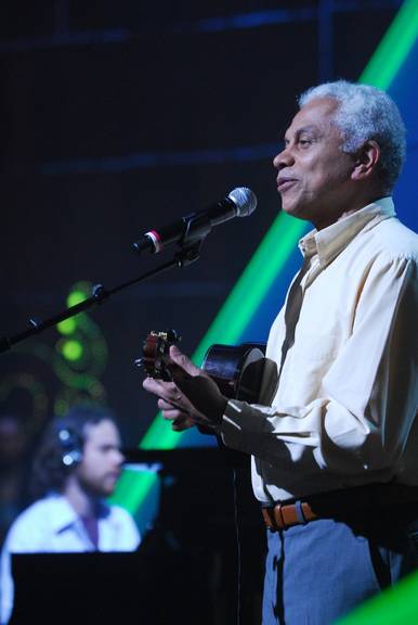 Virada: Paulinho da Viola com orquestra