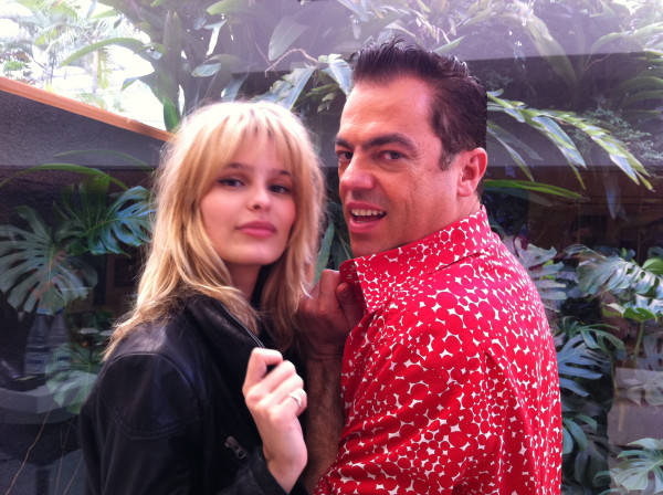 Yasmin Brunet faz franja no cabelo