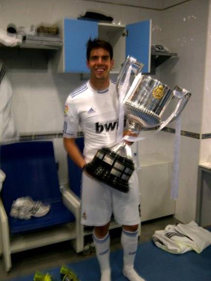 FOTO: Kaká festeja vitória do Real Madrid
