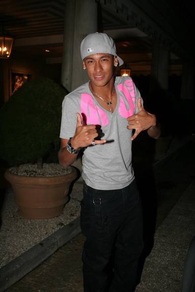 Neymar confirma que será pai