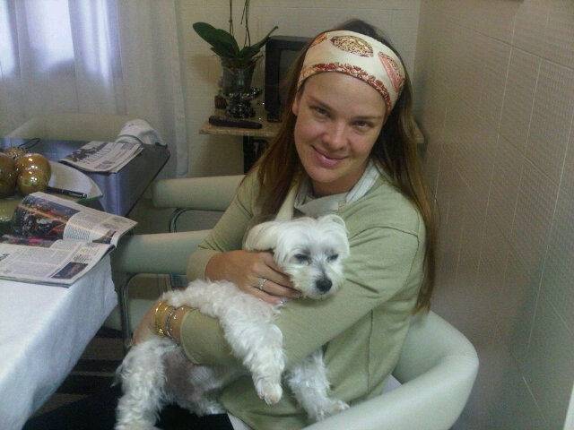 FOTO: O cãozinho de Letícia Birkheuer