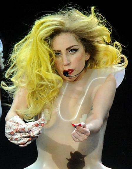 Gaga condena lei contra a imigração