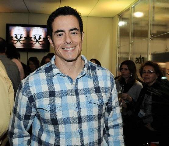 GALERIA: Famosos em salão de vinhos
