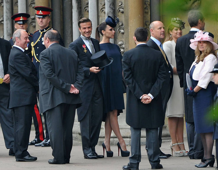 Família Beckham chega a casamento real