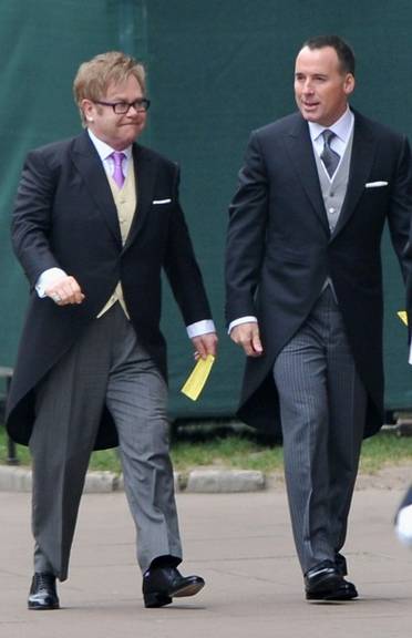 Elton John e marido chegam à Abadia