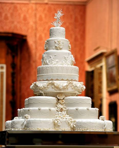 Bolo do casamento real tem 8 andares