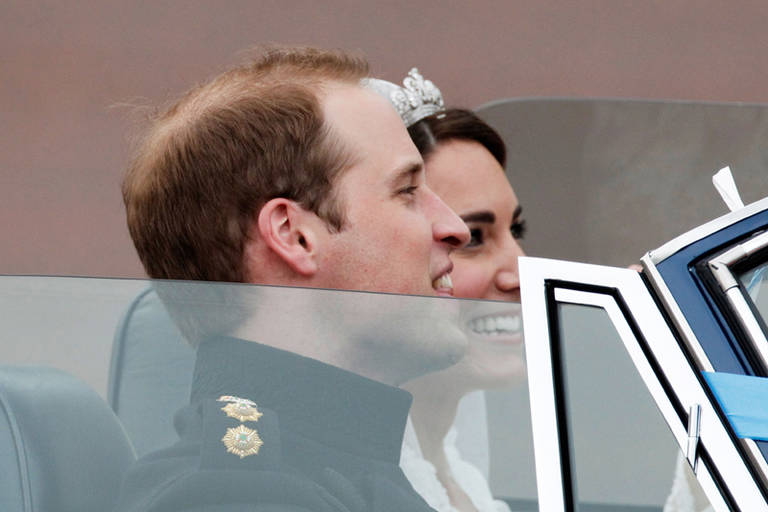 William e Kate fazem aparição surpresa