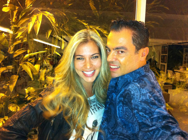 Ex-BBB Adriana fica ainda mais loira