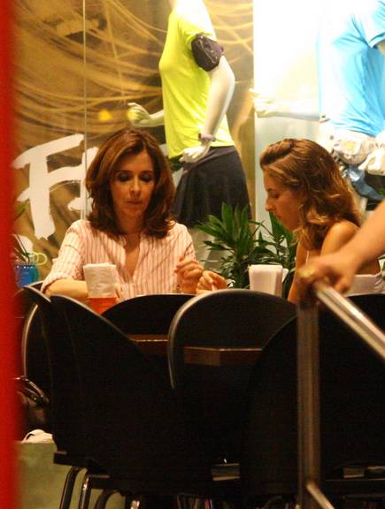 FOTOS: Atrizes passeiam com seus filhos