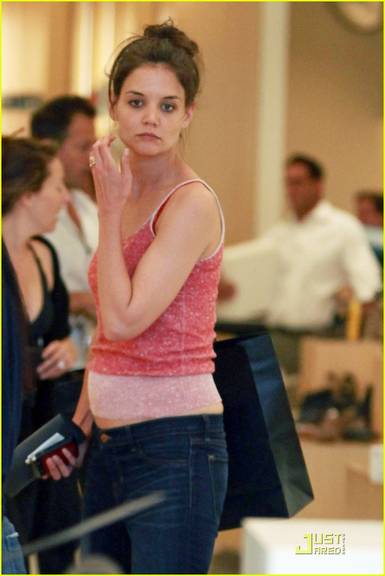Presente para a mamãe Katie Holmes?
