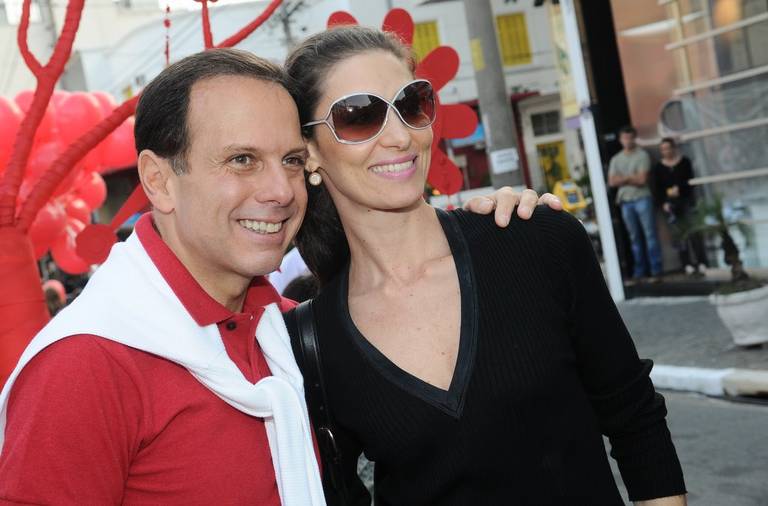 Famosos curtem evento de rua em SP