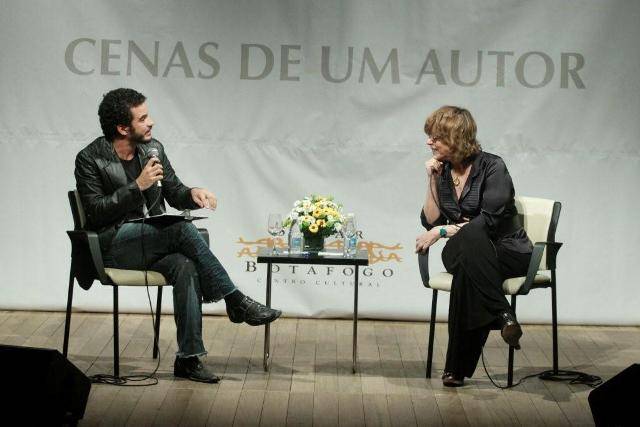 FOTO: Glória Perez durante entrevista