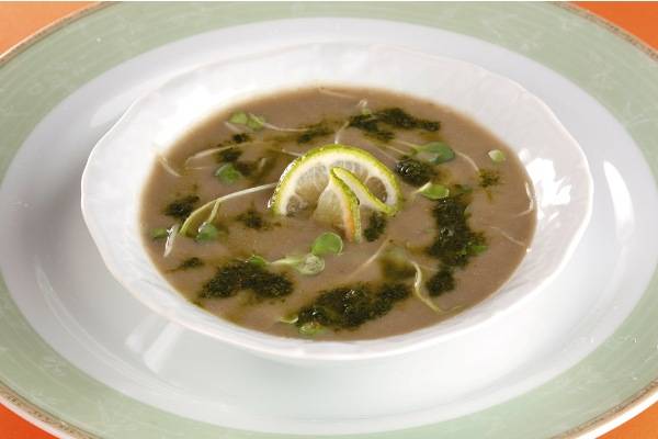 Cozinha Econômica: creme de lentilha com pasta de hortelã