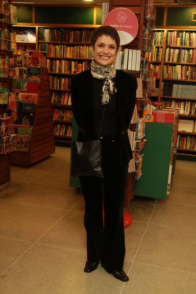 Sandra Annenberg leva filha ao SPFW