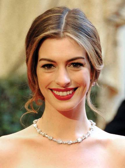 LADY IN RED: Colar de diamantes de 94 quilates e par de brincos de diamantes Tiffany & Co