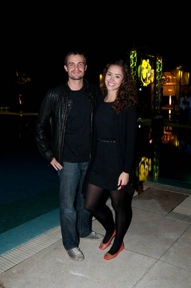 Max Fercondini e amada brilham em evento