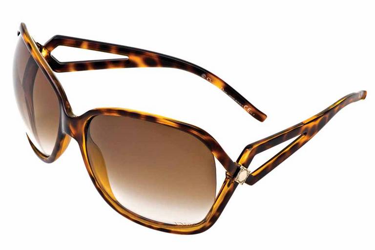 Selvagem: De acetato tortoise com detalhes de metal nas hastes e lentes degradê marrons DIOR À VENDA NA FOTOTICA