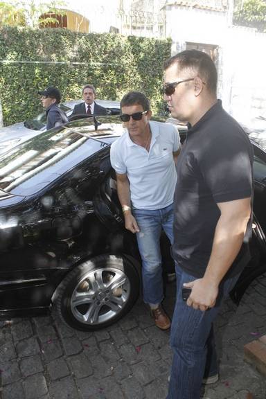 FOTO: Banderas almoça no Rio