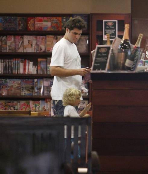 FOTOS: Thiago Lacerda com o filho Gael
