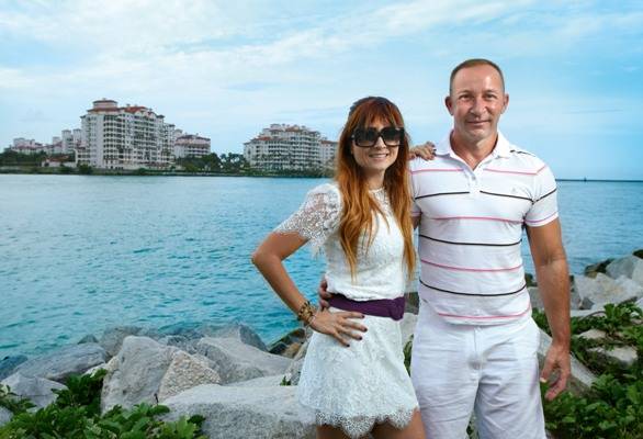 Mariana e Marcelo apreciam a linda vista de Miami Beach enquanto traçam suas metas profissionais.