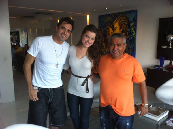 Latino publica foto com novo affaire