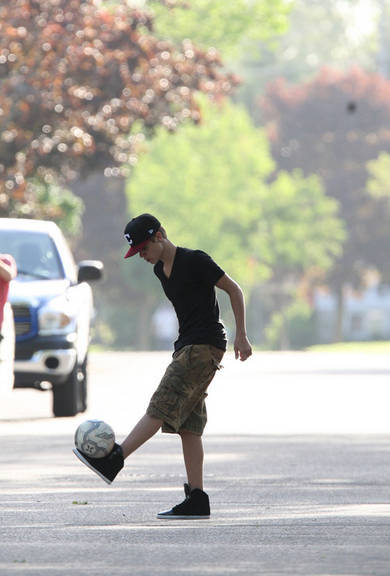 Justin Bieber: basquete e embaixadinhas