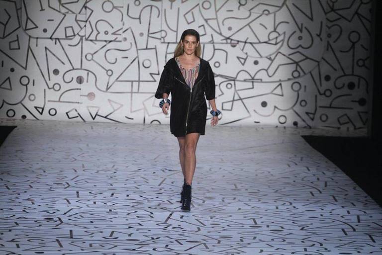 Deborah Secco arrasa no Fashion Rio - CARAS Brasil