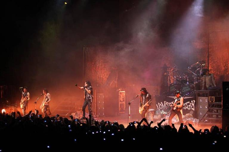 Alice Cooper faz show na capital paulista