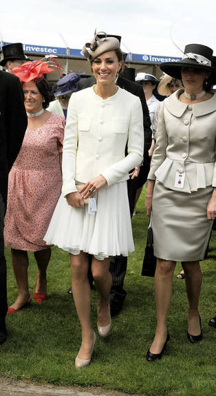 Kate Middleton esbanja elegância